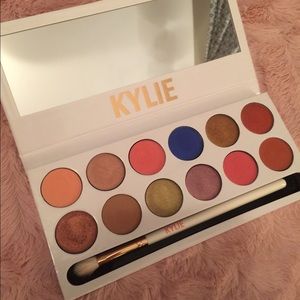 Kylie Cosmetics Royal Peach Palette-100% Authentic